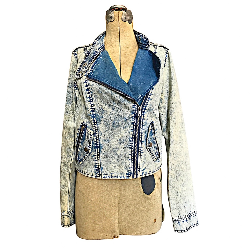 Forever 21- Women’s small light wash denim jacket.